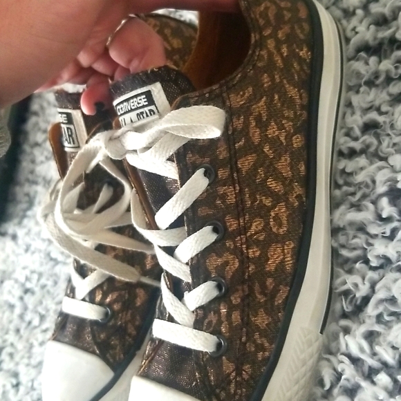 Chuck Taylor cheetah print Converse Juniors size 4 - Picture 5 of 7